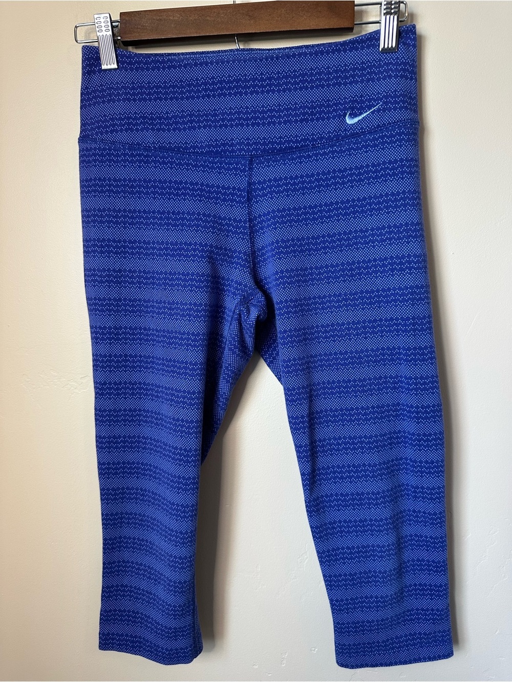Nike Women’s Small Royal Blue Patterned Capri Leggings • 20” Inseam